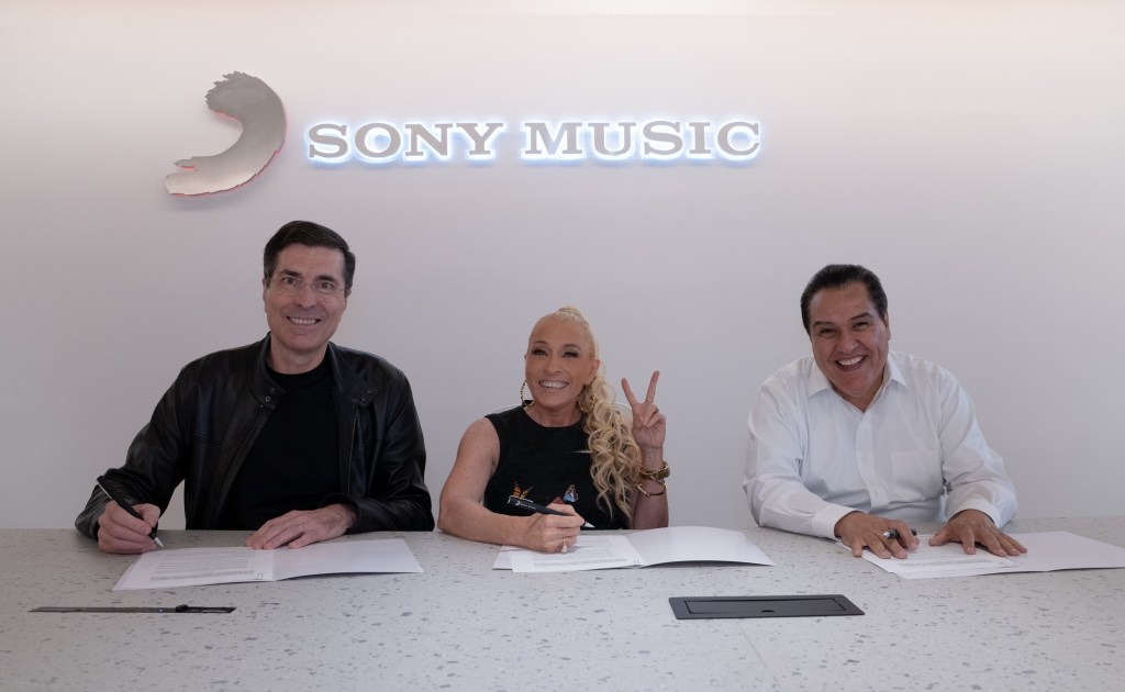 Música: YURI RENUEVA CONTRATO ARTÍSTICO CON SONY&nbsp;MUSIC