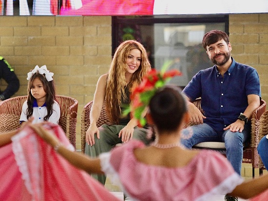 Música: SHAKIRA INAUGURA UN NUEVO COLEGIO PIES DESCALZOS EN BARRANQUILLA, JUNTO CON EL GOBIERNO LOCAL Y ALIADOS COLOMBIANOS E INTERNACIONALES