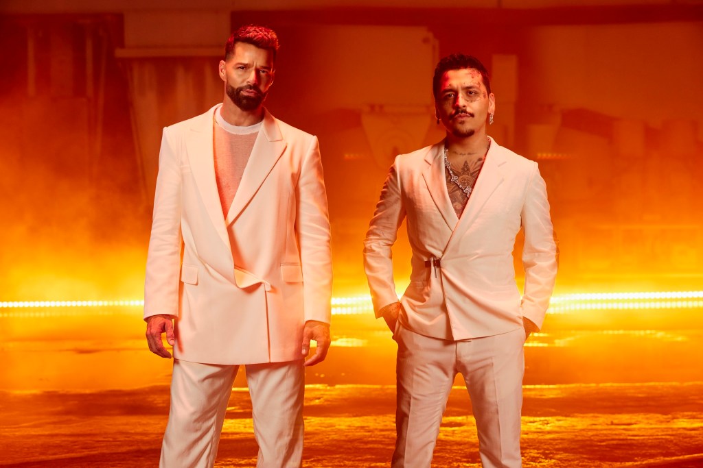 Música: RICKY MARTIN ESTRENA NUEVA VERSIÓN DE SU ÉXITO «FUEGO DE NOCHE, NIEVE DE DÍA» JUNTO A CHRISTIAN&nbsp;NODAL