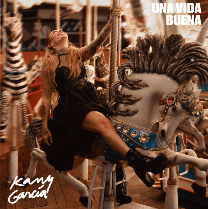 Música: KANY GARCÍA ESTRENA «UNA VIDA BUENA», SU NUEVO SENCILLO QUE INSPIRA A DESAFIAR LA RUTINA Y CELEBRAR LA&nbsp;VIDA