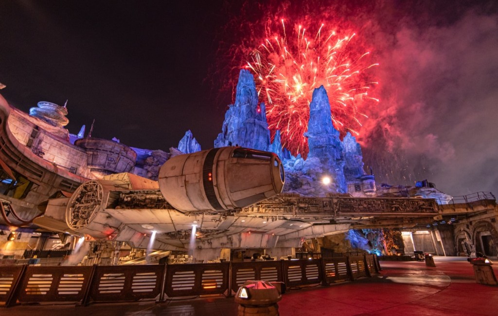 Noticias: DISNEYLAND RESORT EN CALIFORNIA REVELA NUEVOS DETALLES DE SEASON OF THE&nbsp;FORCE