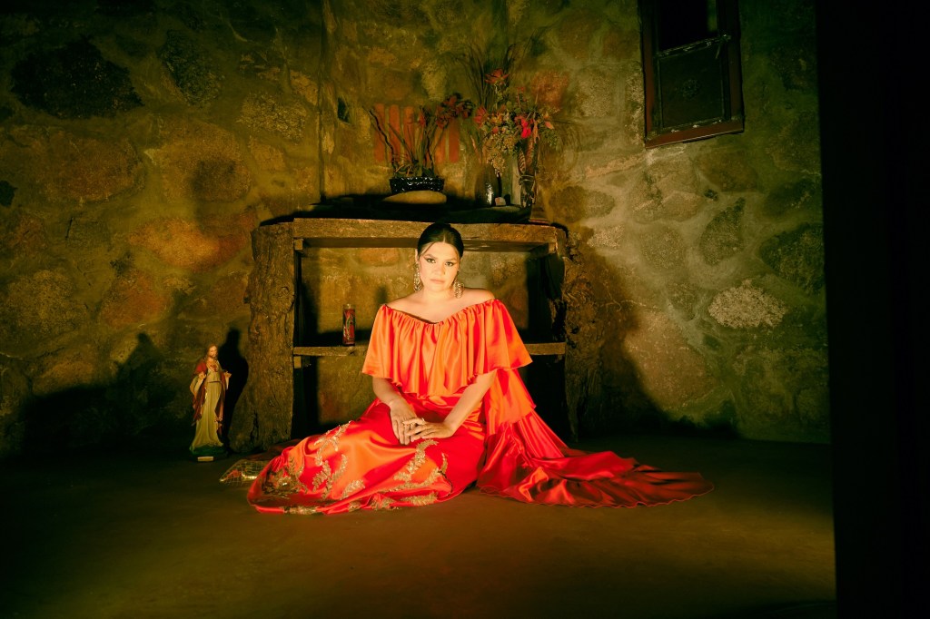 Música: YURIDIA LE CANTA LO BELLO DEL AMOR EN «LITERAL», SU NUEVO SENCILLO CON&nbsp;MARIACHI