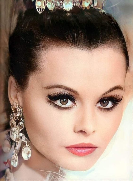 Noticias: ROCÍO DURCAL LA VENERADA ESTRELLA CAUTIVARÁ EL CORAZÓN DEL PÚBLICO CON UNA NUEVA PELÍCULA DE HOLLYWOOD