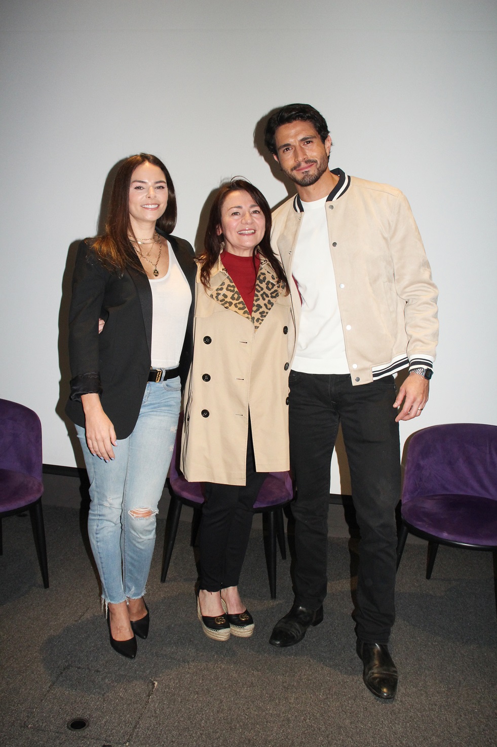 Televisión: ALEJANDRA ROBLES GIL Y CHRIS PASCAL PROTAGONIZAN REGALO DE&nbsp;AMOR