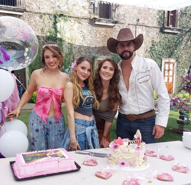 Televisión: ME ATREVO A AMARTE FESTEJÓ CUMPLEAÑOS DE MARILUZ&nbsp;BERMÚDEZ