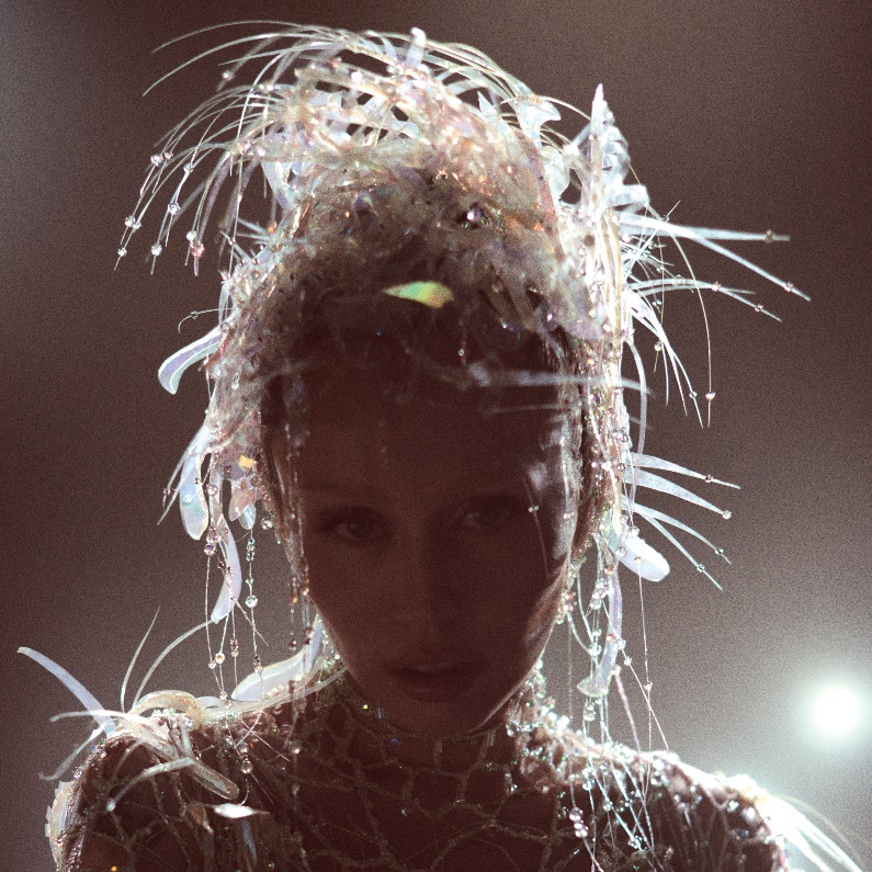 Música: MILEY CIRUS LANZA SU NUEVO ÁLBUM «SOMETHING&nbsp;BEAUTIFUL»