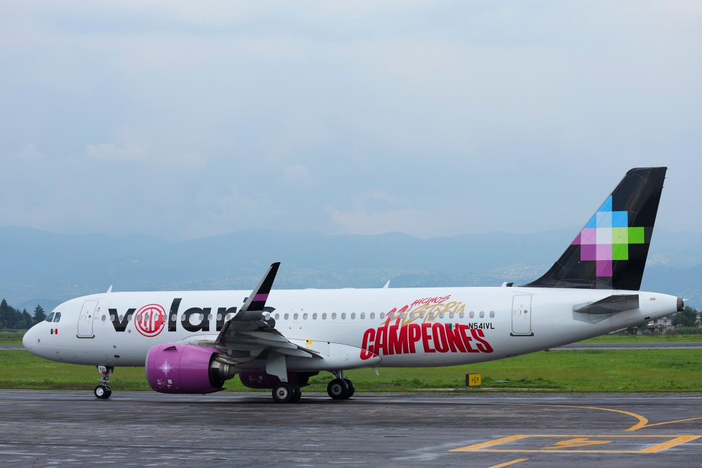 Actualidad: VOLARIS CELEBRA EL CAMPEONATO DEL TOLUCA F.C. CON AVIÓN CONMEMORATIVO