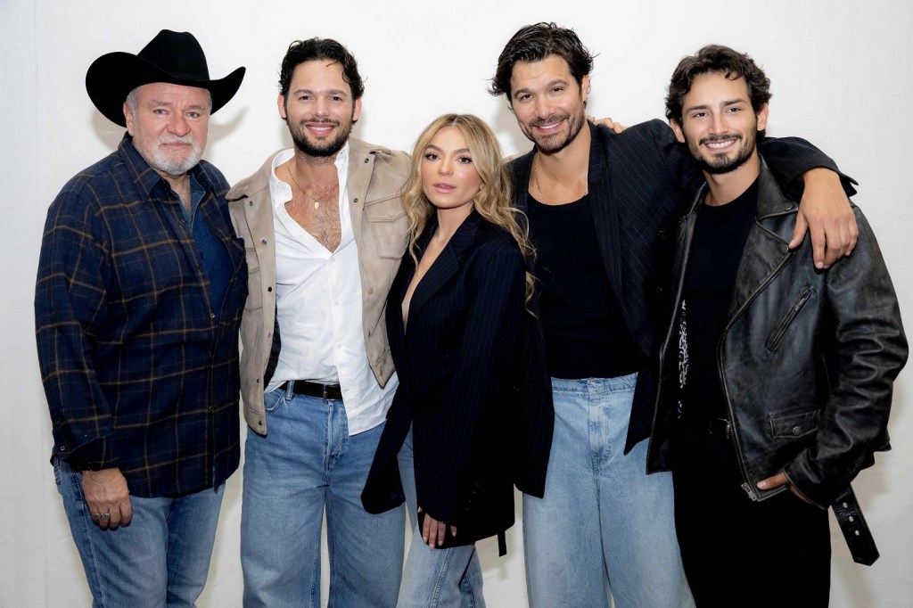 Televisión: NUEVA PRODUCCIÓN DE JOSÉ ALBERTO CASTRO REALIZA SU PRIMERA JUNTA DE&nbsp;TRABAJO