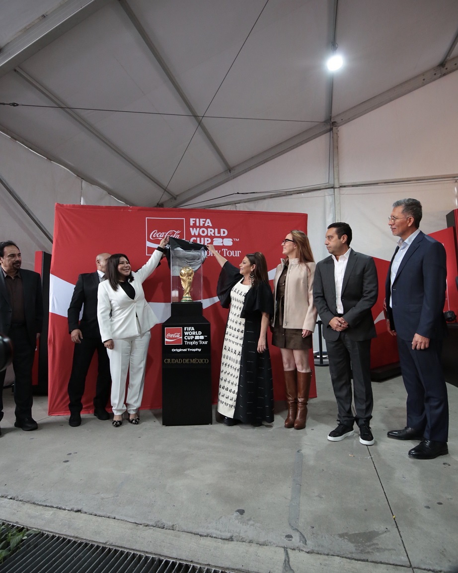 Deportes: EL TOUR DEL TROFEO DE LA COPA MUNDIAL DE LA FIFA, PRESENTADO POR COCA-COLA, LLEGÓ A LA CIUDAD DE&nbsp;MÉXICO